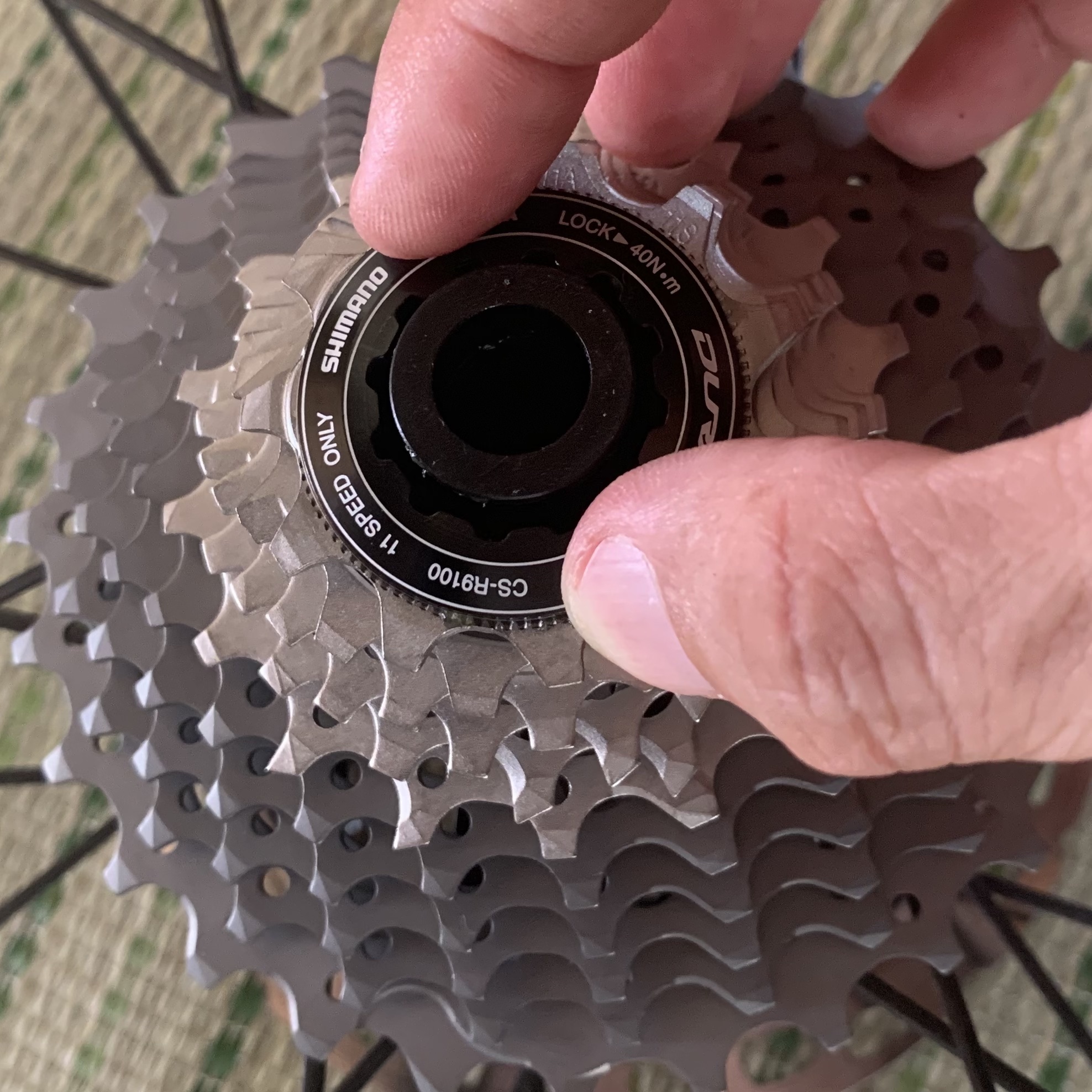 ロードバイクメンテナンス。カセットスプロケットの交換方法について紹介します。 | mk-bicycle-blog